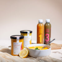 Gemüsesuppen und Schüssel mit Suppe